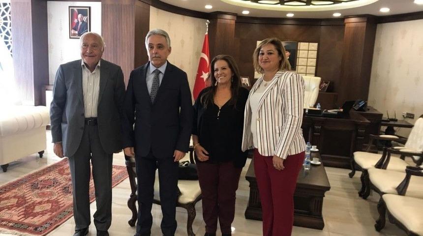 Usta Oyuncu Erdoğan&rsquo;ın Ailesinden Vali Toprak&rsquo;a Ziyaret