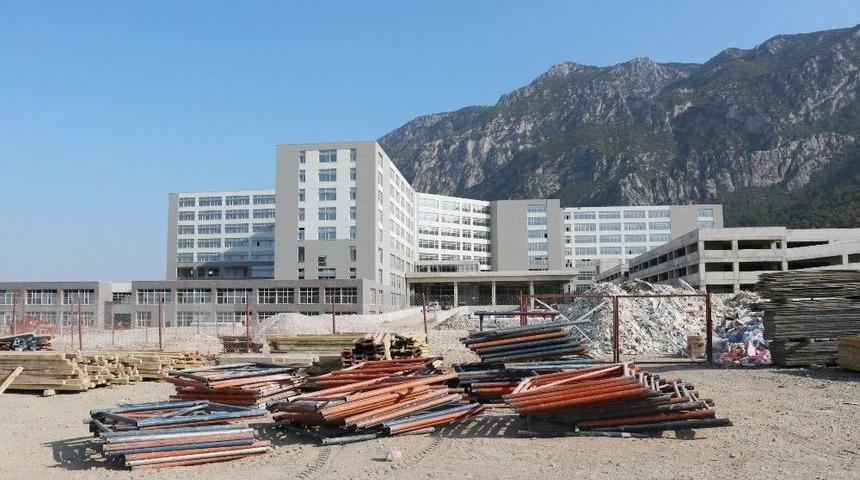 Asans&ouml;r Boşluğa D&uuml;şen İş&ccedil;i &Ouml;ld&uuml;