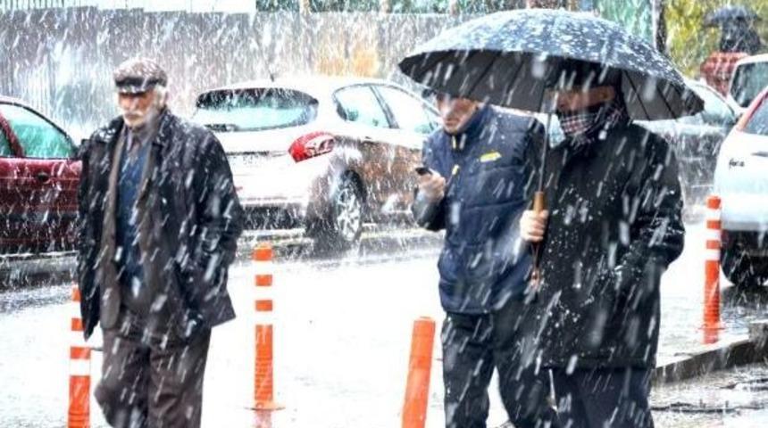 Kar, Ardahan'ı Beyaza Bürüdü