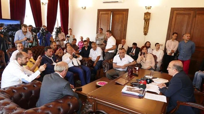 G&uuml;mr&uuml;k&ccedil;&uuml;oğlu, Basın Mensuplarıyla Sohbet Toplantısı Ger&ccedil;ekleştirdi