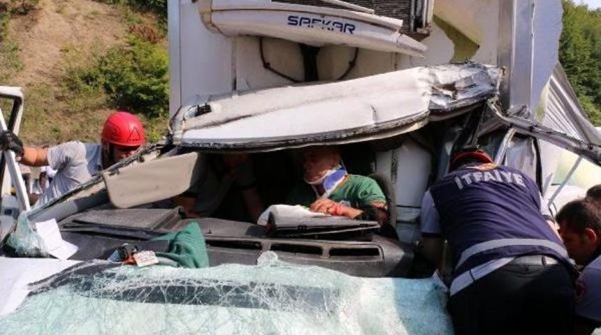 Zonguldak'ta 3 Ara&ccedil;lı Zincirleme Kaza: 3 Yaralı