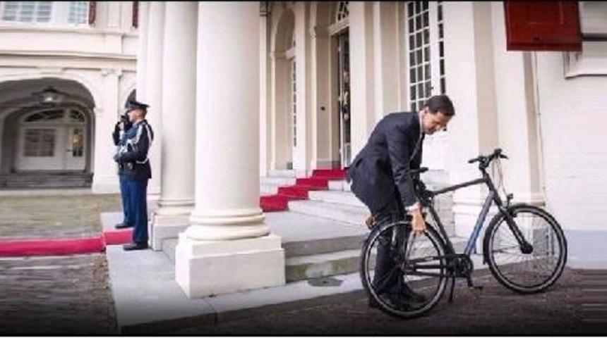 Hollanda Başbakanı Kral Ile G&ouml;r&uuml;şmeye Bisikletle Gitti