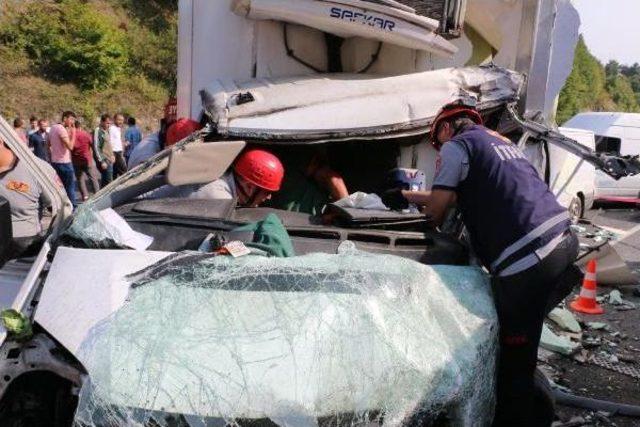 Zonguldak'ta 3 Araçlı Zincirleme Kaza: 3 Yaralı