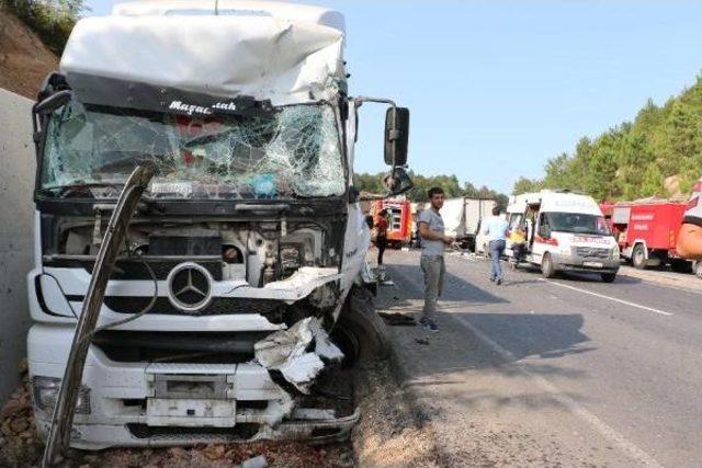 Zonguldak'ta 3 Araçlı Zincirleme Kaza: 3 Yaralı