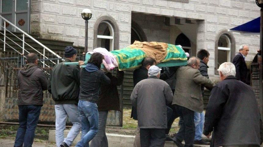 Babadan 5 &Ccedil;uval Fındık İ&ccedil;in Oğluna 5 Kurşun