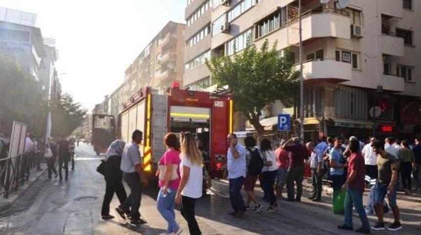 İşhanındaki Depoda &Ccedil;ıkan Yangın Korkuttu