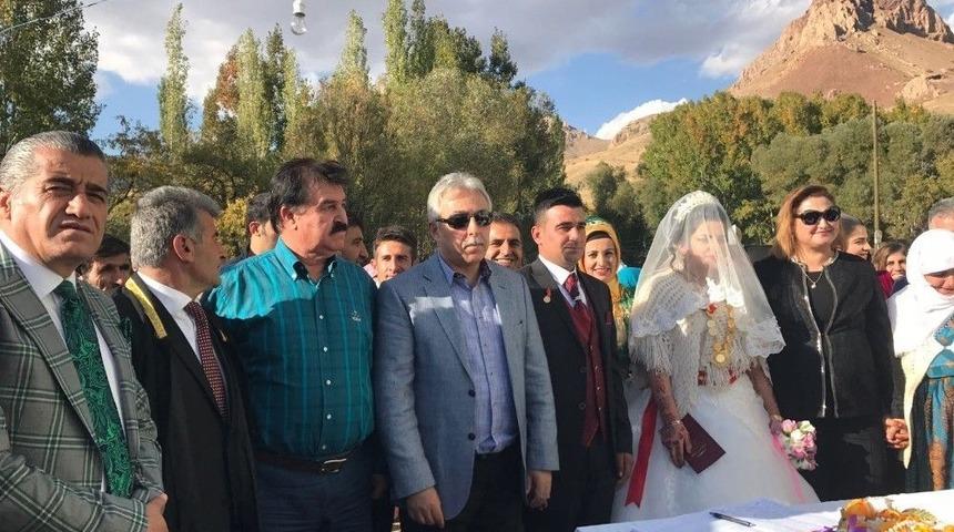 İlk Defa Nikah Kıyan Muhtar, Damat Olan Oğlunun İsmini Unuttu