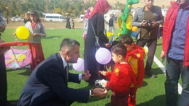 Gevaş&rsquo;ta "hayallerimi U&ccedil;uruyorum" Adlı U&ccedil;urtma Şenliği 2