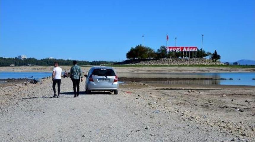 Su Seviyesi D&uuml;ş&uuml;nce, Sevgi Adası'na Y&uuml;r&uuml;yerek Ulaştılar