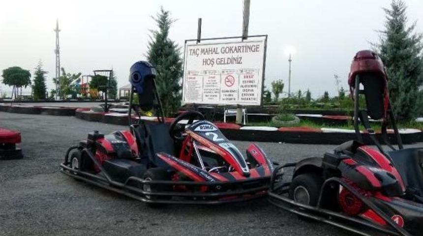 Go-Kart Aracına Şalı Dolanan Gen&ccedil; Kız &Ouml;l&uuml;mden D&ouml;nd&uuml;