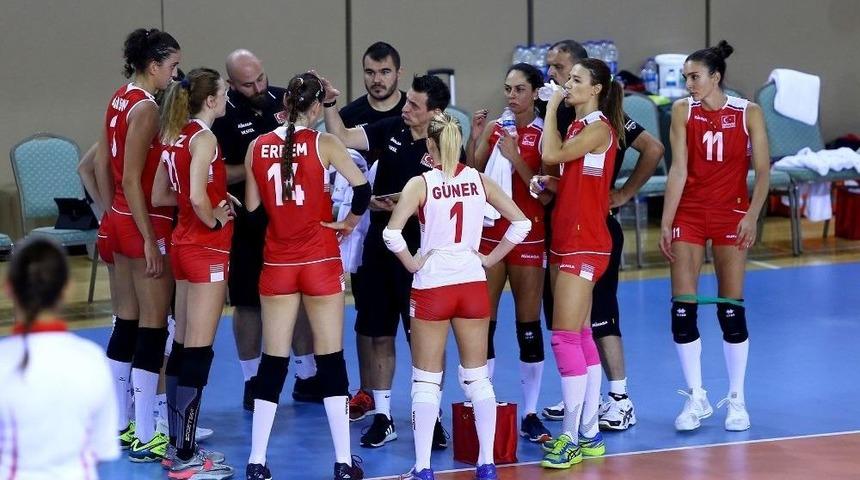 A Milli Bayan Voleybol Takımı, Antalya Kampını Galibiyetle Kapattı