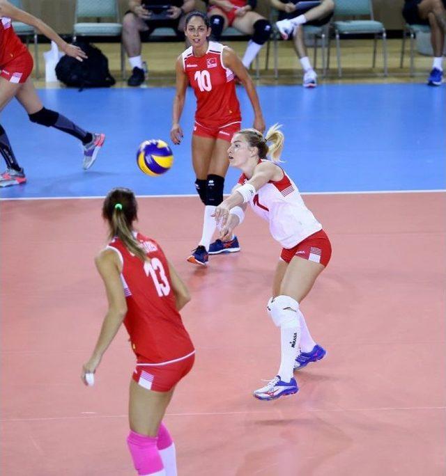 A Milli Bayan Voleybol Takımı, Antalya Kampını Galibiyetle Kapattı