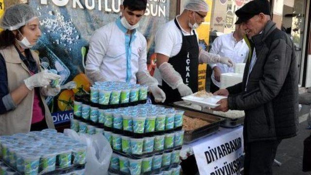 Dünya Gıda Günü'nde Pilav Üstü Tavuk Ikramı