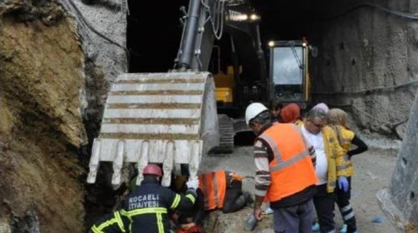 Toprak Altında Kalan Iş&ccedil;iyi Itfaiye Kurtardı