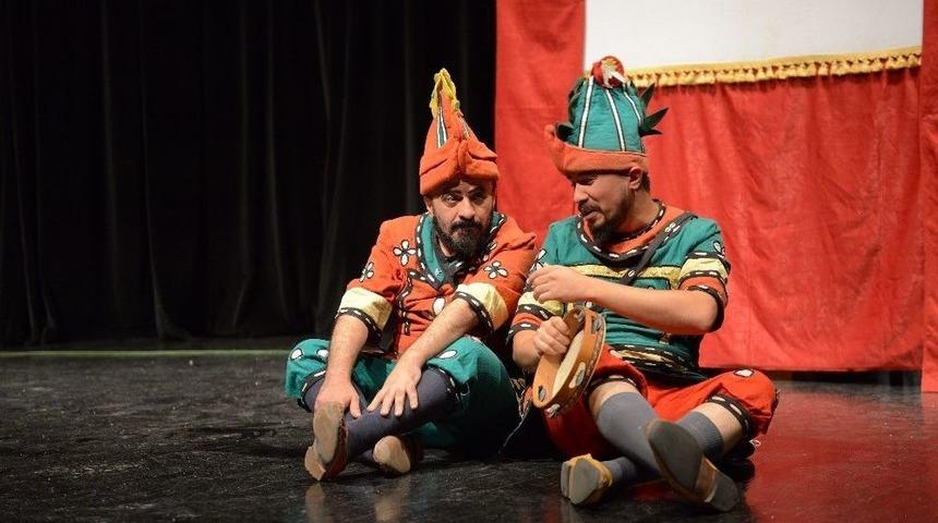 Yıldırım&rsquo;da Tiyatro Perdesi A&ccedil;ıldı