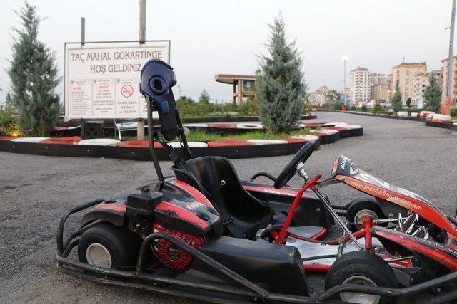 Go-kart Pistinde Şalı Aracın Lastiğine Dolandı