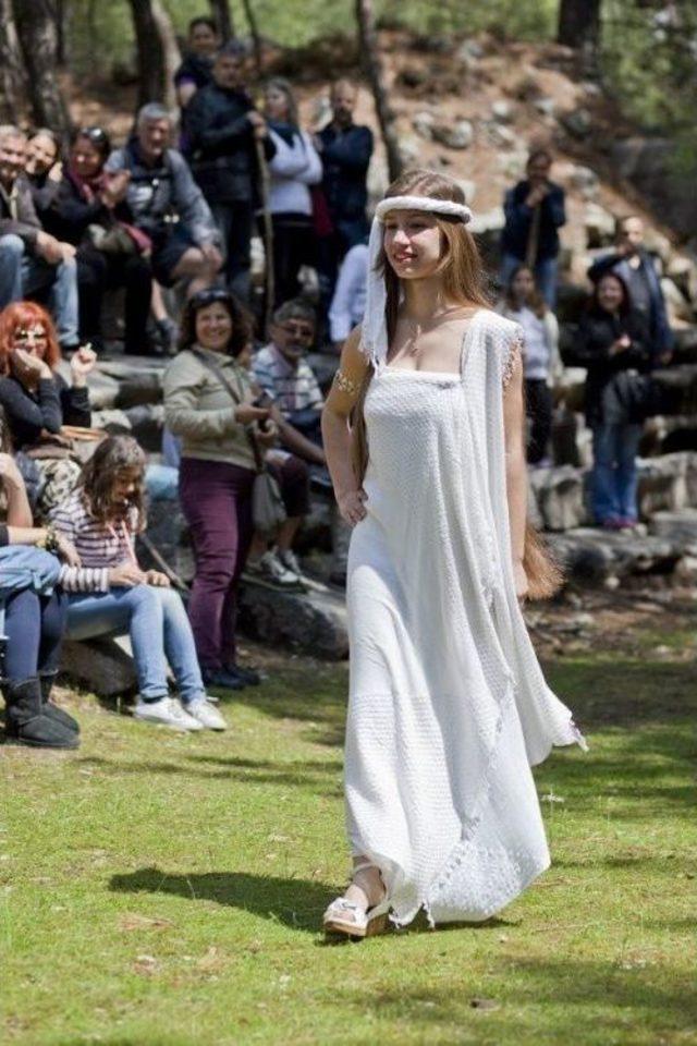 Kaybolmaya Y&uuml;z Tutan Gelenek : &Uuml;z&uuml;ml&uuml; Dastarı 1