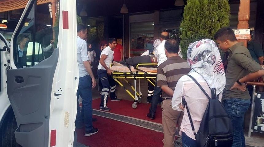 Gelinini Bı&ccedil;akla Yaraladı