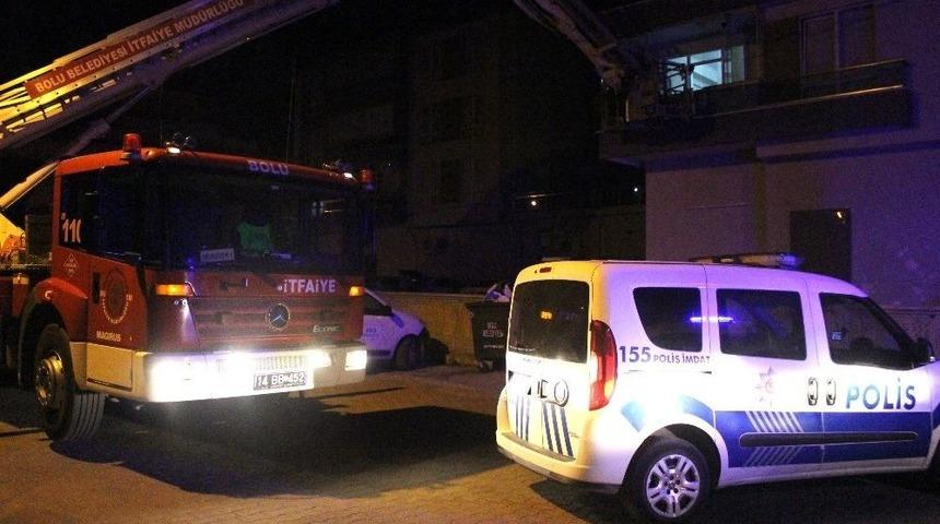 &ldquo;yardım Edin&rdquo; Diye Bağıran Gen&ccedil; Mahalleyi Sokağa D&ouml;kt&uuml;