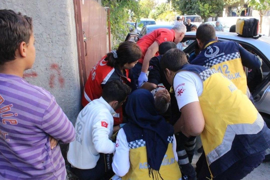 Yolcu Minib&uuml;s&uuml; İle Otomobil &Ccedil;arpıştı: 4 Yaralı