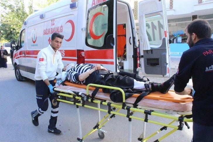 Yolcu Minibüsü İle Otomobil Çarpıştı: 4 Yaralı G1