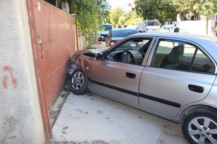 Yolcu Minibüsü İle Otomobil Çarpıştı: 4 Yaralı G5