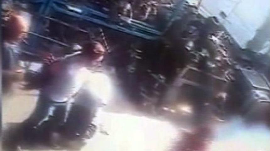 (özel Haber) Patlamada Yanmaya Başlayan Şahsı Vatandaşlar Söndürmeye Çalıştı