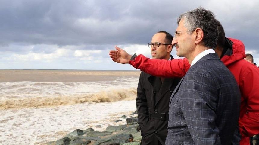 Derenin Getirdiği Kütükleri Almaya Çalışırken Dalgalara Kapılarak Kaybolmuş