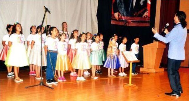 &Ccedil;ocuklar, Şarkılarla Barış Mesajı Verdi&nbsp; 1