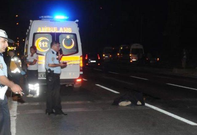 Okul Servis Minib&uuml;s&uuml;n&uuml;n &Ccedil;arptığı Yaya &Ouml;ld&uuml; 1