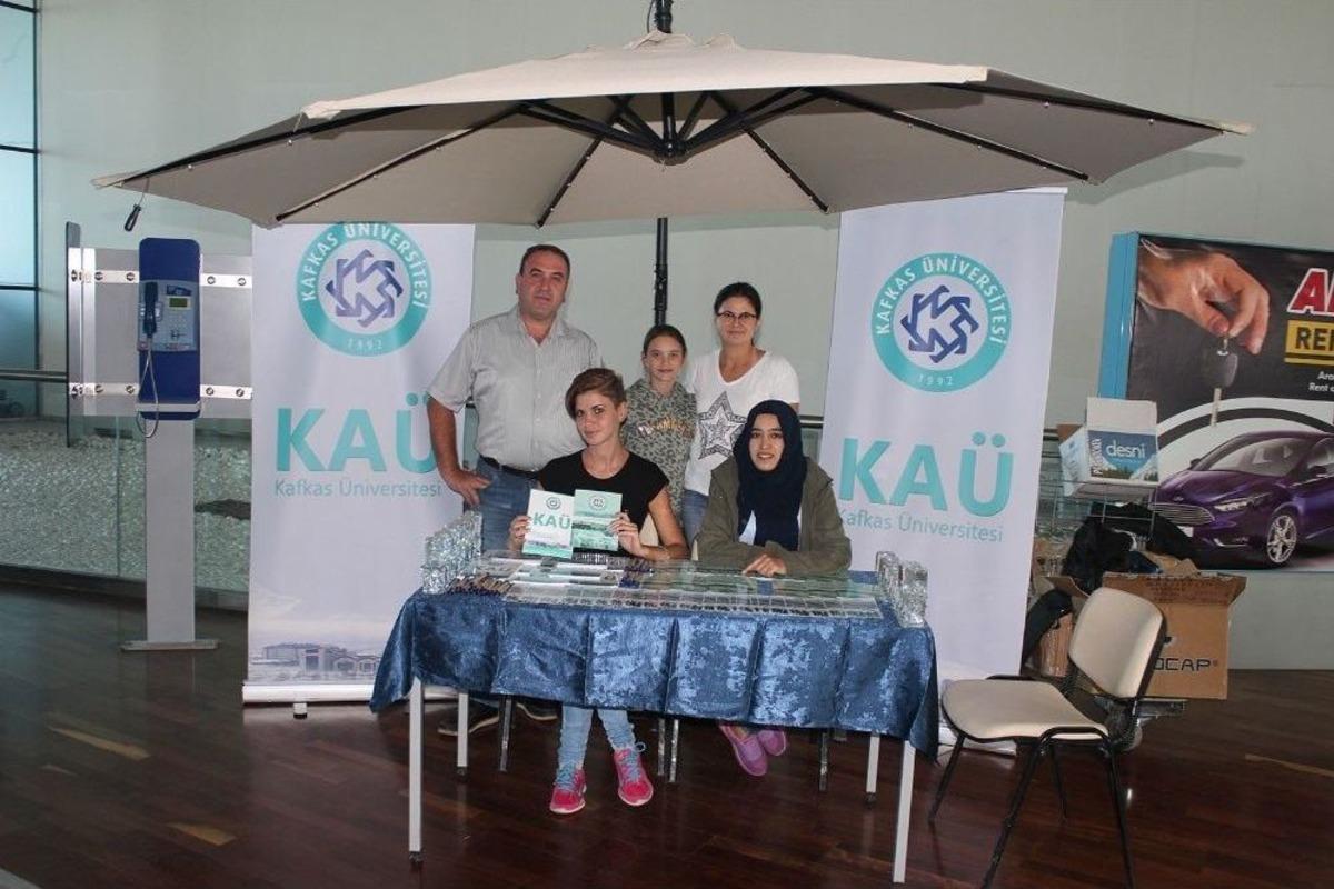 Kafkas &Uuml;niversitesi &Ouml;ğrencilerini Karşılıyor