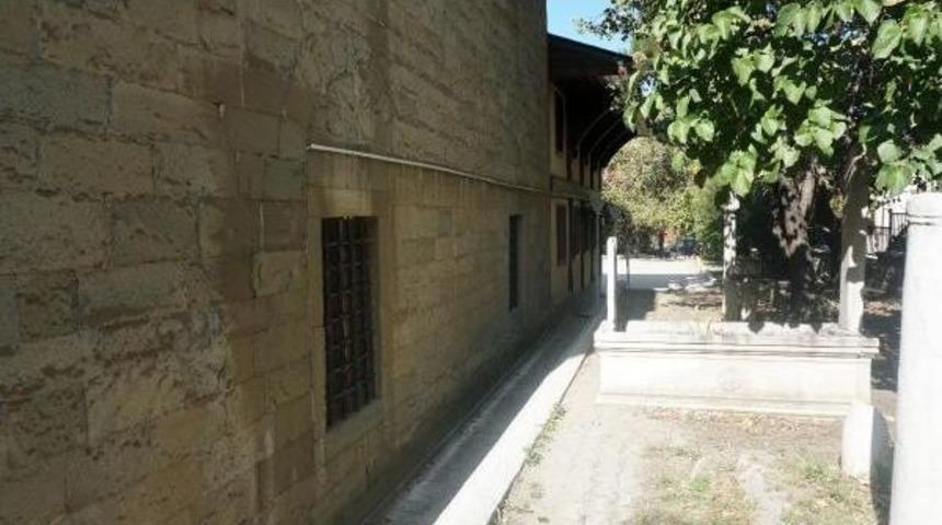 506 Yıllık Camiye Takılan Klimalar S&ouml;k&uuml;ld&uuml;