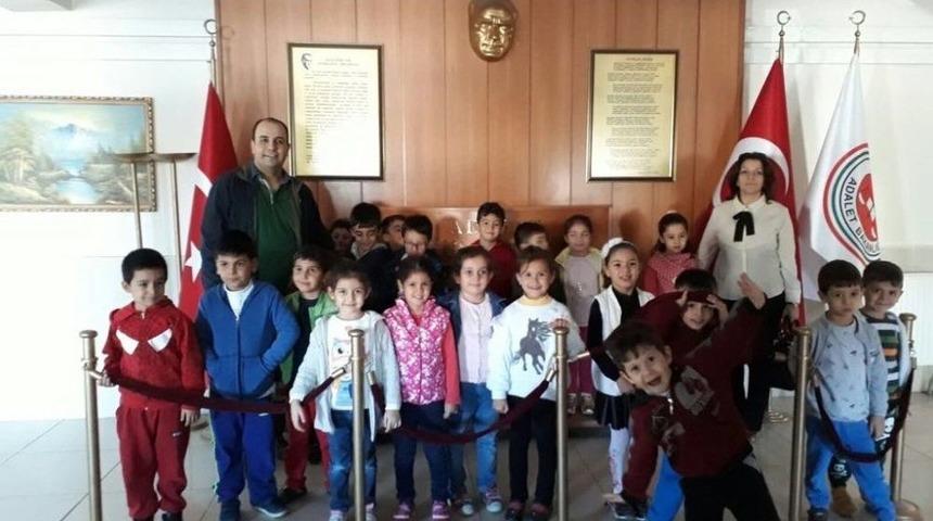 Anaokulu &Ouml;ğrencilerinden Adliyeyi Gezdi