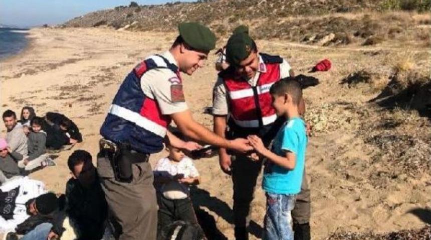 Ezine'de 51 Suriyeli Ka&ccedil;ak Ve 3 Organizat&ouml;r Yakalandı