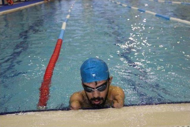 İki Kolu Ve Bir Ayağı Olmayan Yusuf, Yüzme Sporu Ile Hayata Tutundu