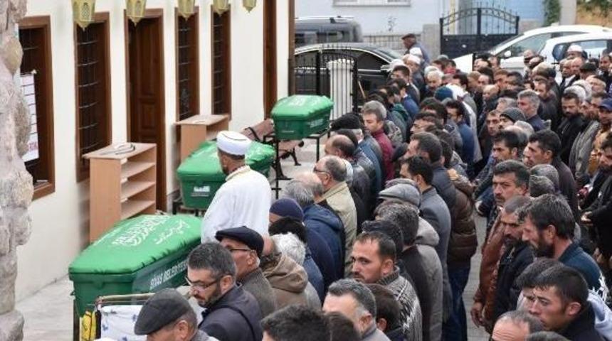 Yangın Kurbanları G&ouml;zyaşlarıyla Toprağa Verildi