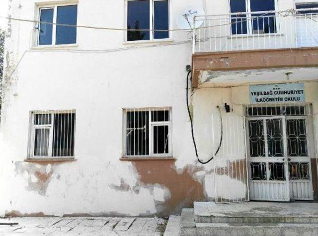 &Ouml;ğretmenler, Okulu Boyayıp, Eksikleri Giderdi 1