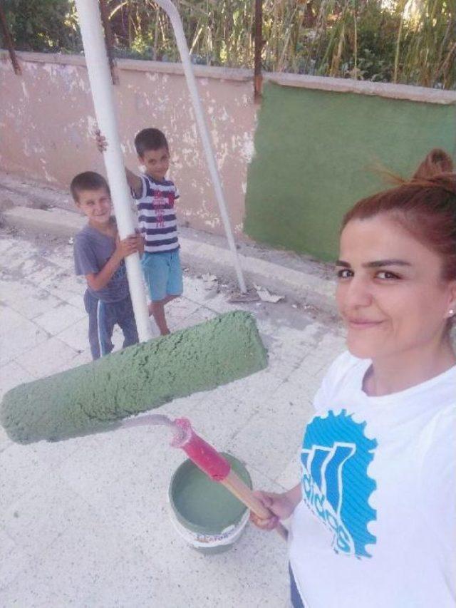 &Ouml;ğretmenler, Okulu Boyayıp, Eksikleri Giderdi 3