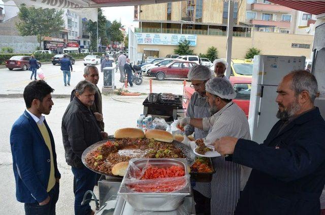 Sosyal Aile Derneği Kermesi Ziyaretçilerini Bekliyor