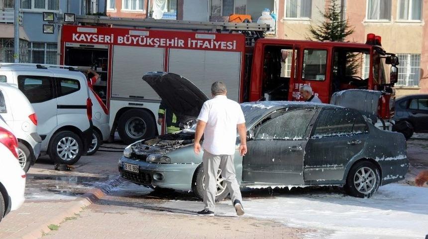 Park Halindeki Otomobil Yandı