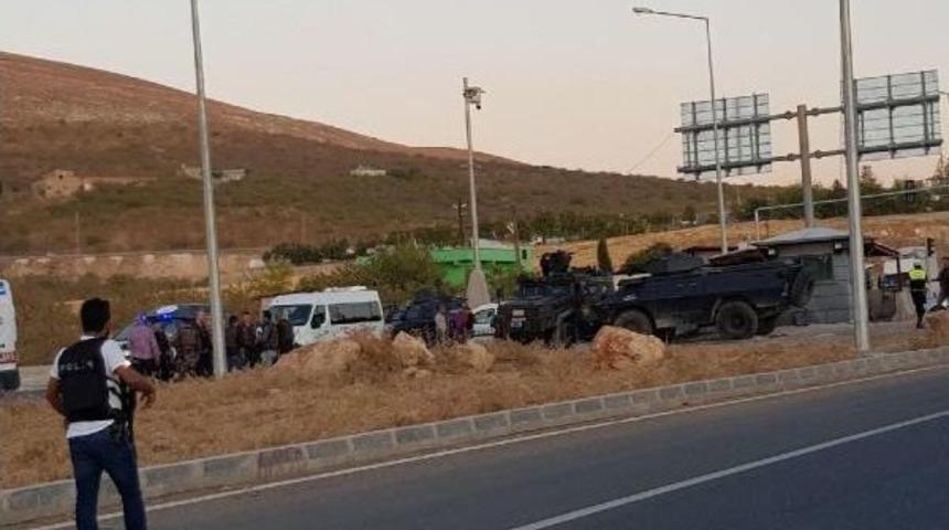 Siirt'te Polise Saldırı Girişimi: 1 Ter&ouml;rist &Ouml;l&uuml;, 1 Ter&ouml;rist De Yaralı Ele Ge&ccedil;irildi