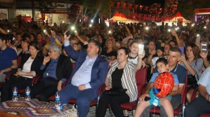 H&uuml;sn&uuml; Şenlendirici'den Hasat Festivali'nde M&uuml;zik Ziyafeti