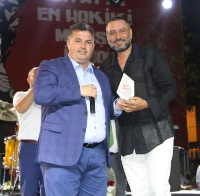 Hüsnü Şenlendirici'den Hasat Festivali'nde Müzik Ziyafeti