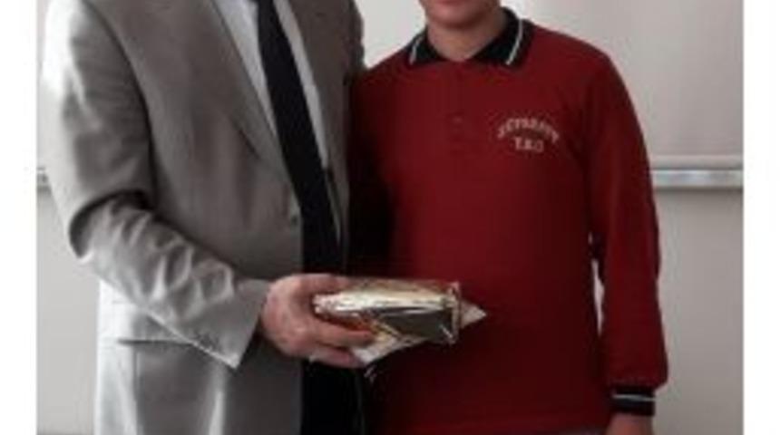 D&uuml;r&uuml;st &Ouml;ğrenci