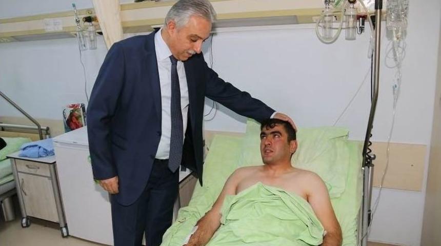 Vali Toprak Yaralı Askerleri Ziyaret Etti