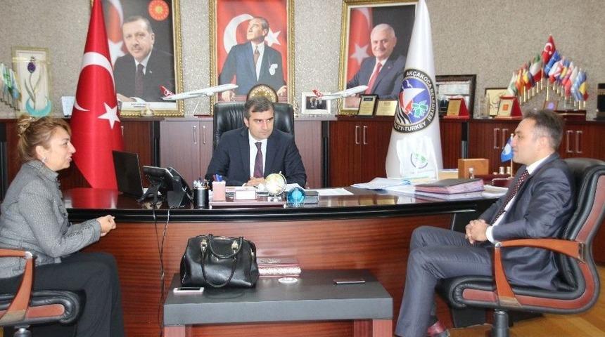 Başkan Yemenici’ye Teşekkür Plaketi