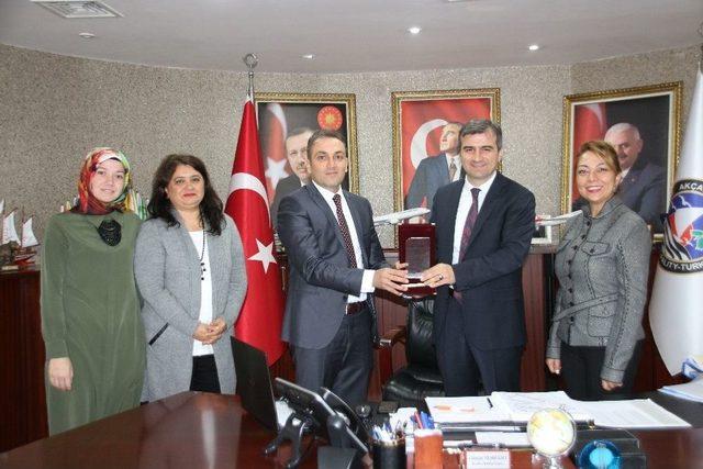 Başkan Yemenici’ye Teşekkür Plaketi 1