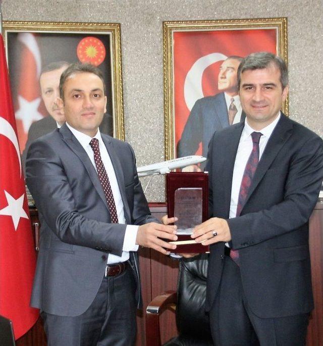 Başkan Yemenici’ye Teşekkür Plaketi 2