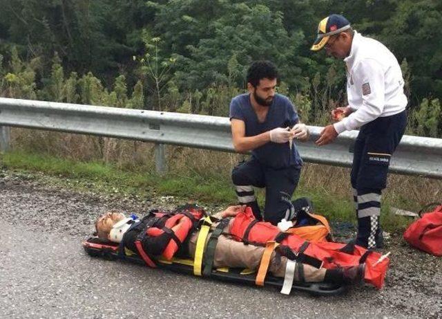 Tır Ile Kamyon Kafa Kafaya &Ccedil;arpıştı: 2 Yaralı 2