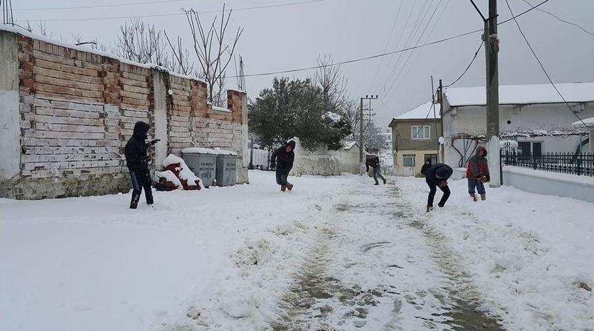 Ardahan&rsquo;da Kar Yolları Kapattı